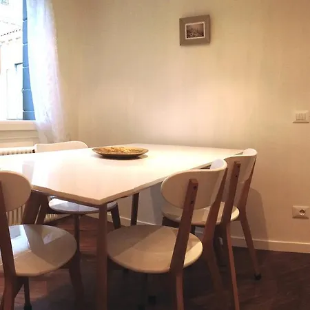 Casa Calle Frezzeria 公寓 *